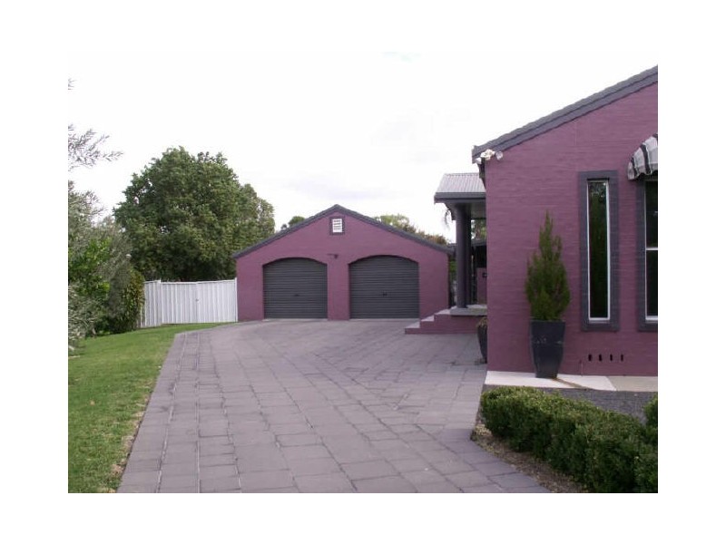 4 Melaleuca Cl, Moree NSW 2400