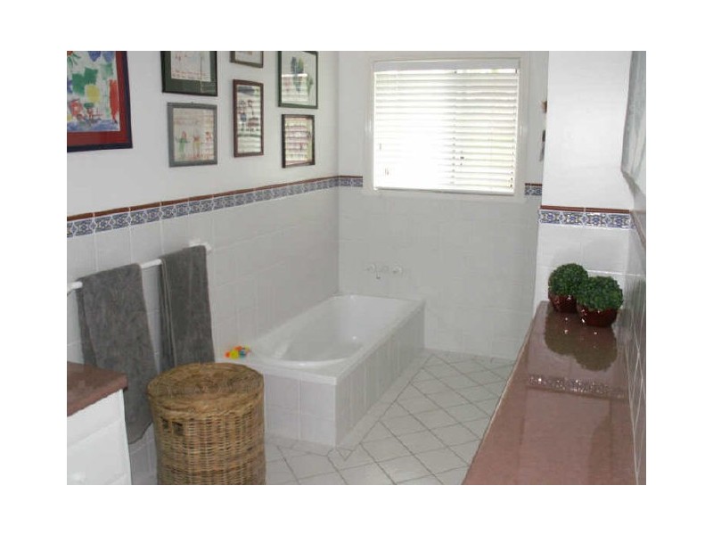 4 Melaleuca Cl, Moree NSW 2400