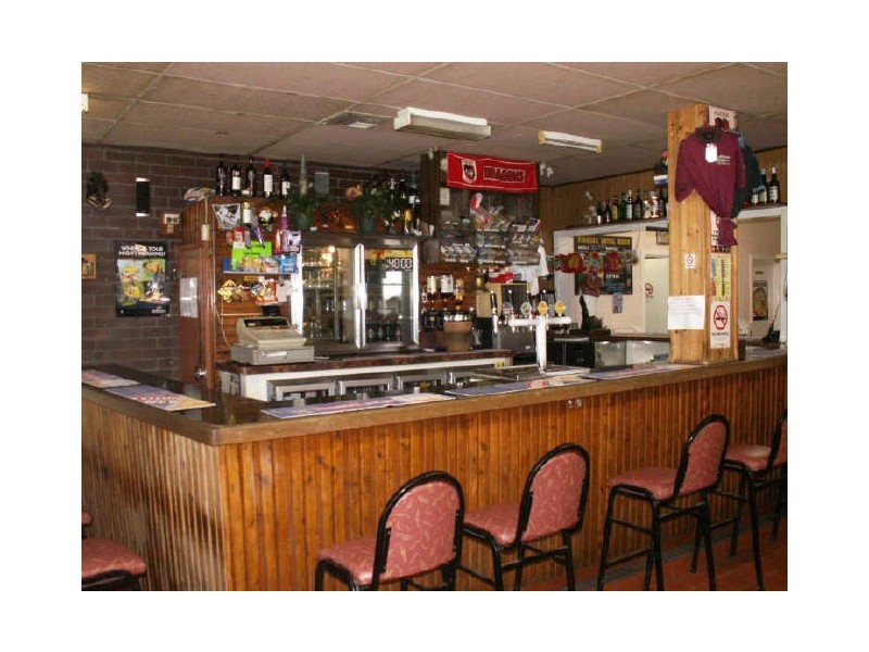 21 bishop, Boomi NSW 2405