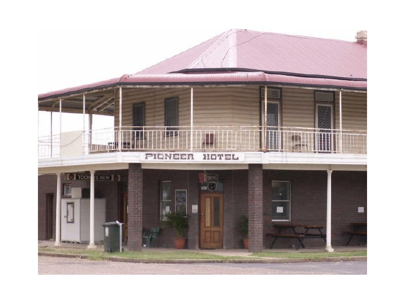 21 bishop, Boomi NSW 2405