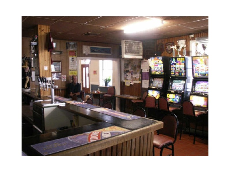 21 bishop, Boomi NSW 2405