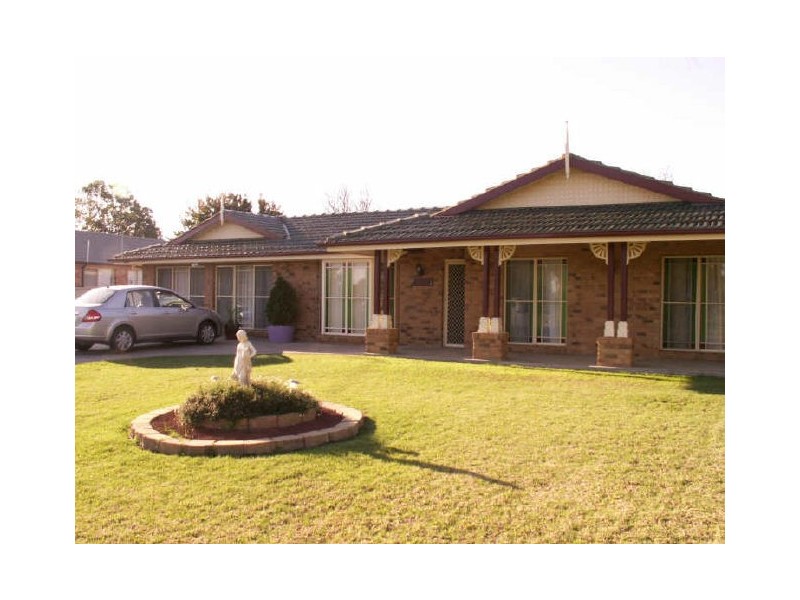 7 Shaftesbury Ave, Moree NSW 2400