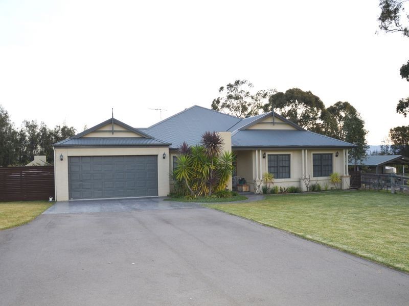 39 Llanrian Drive, Singleton NSW 2330