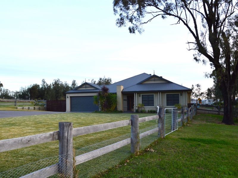 39 Llanrian Drive, Singleton NSW 2330