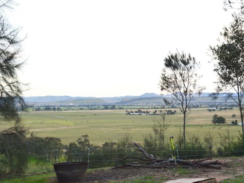 39 Llanrian Drive, Singleton NSW 2330