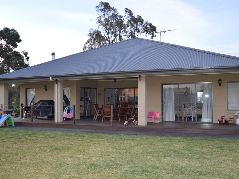 39 Llanrian Drive, Singleton NSW 2330