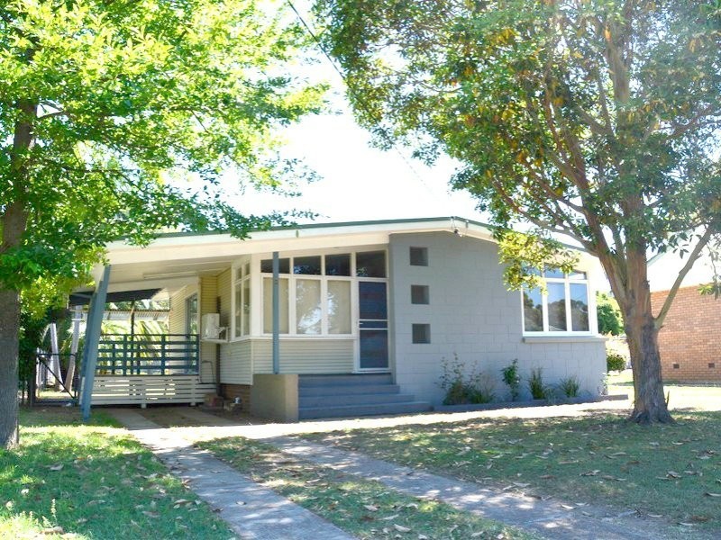 8 Dalton Avenue, Singleton NSW 2330