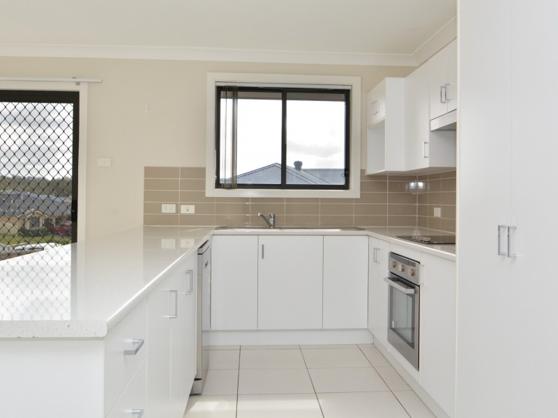 2/159 Gardner Circuit, Singleton NSW 2330