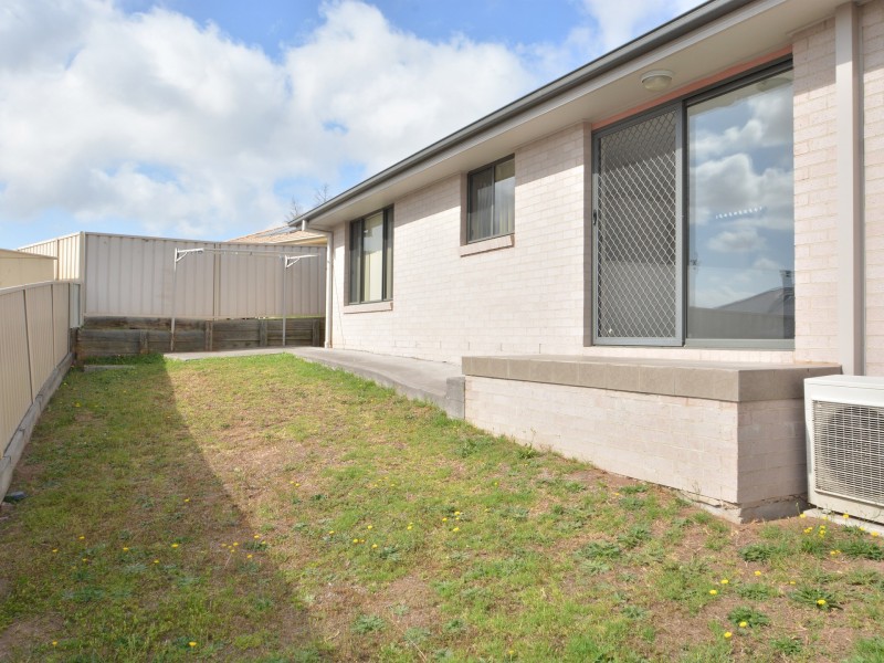 2/159 Gardner Circuit, Singleton NSW 2330