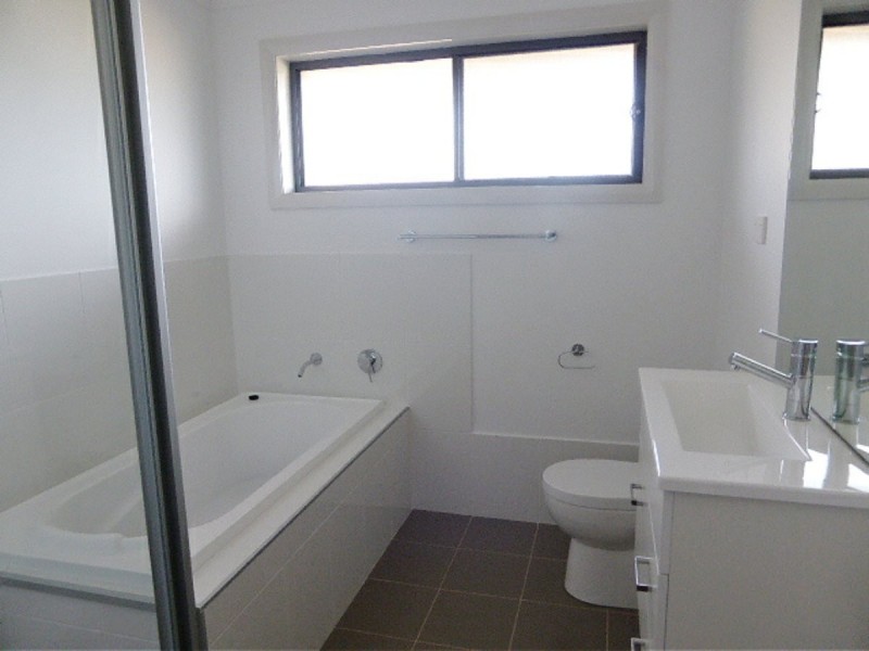 2/15 Lambkin Street, Singleton NSW 2330