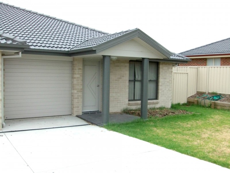 2/67 Casey Drive, Singleton NSW 2330