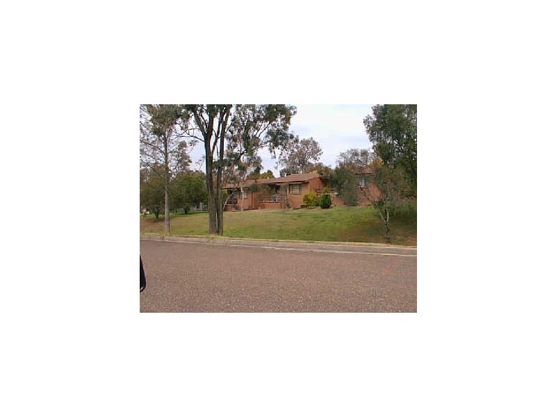 2/17 Wilcox Avenue, Singleton NSW 2330