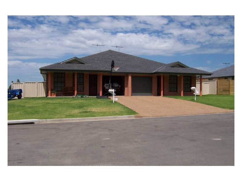 1/81 Casey Drive, Singleton NSW 2330