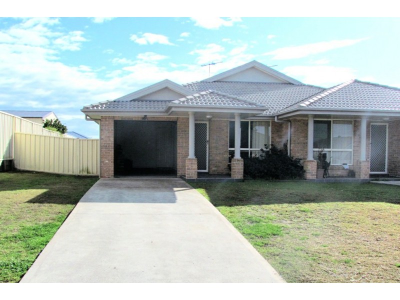 1/2 Rhodes Place, Singleton NSW 2330