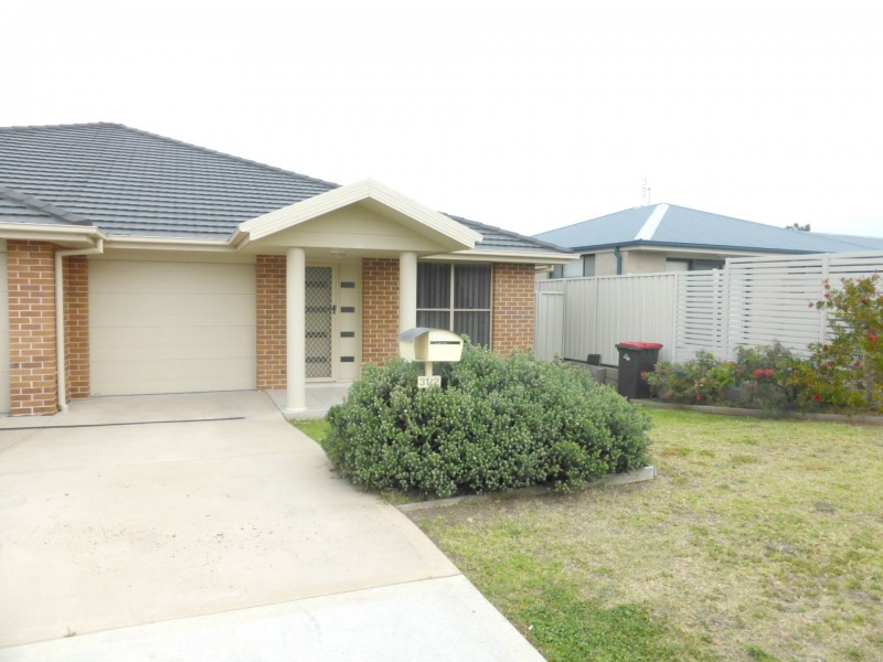 2/31 Broomfield Crescent, Singleton NSW 2330