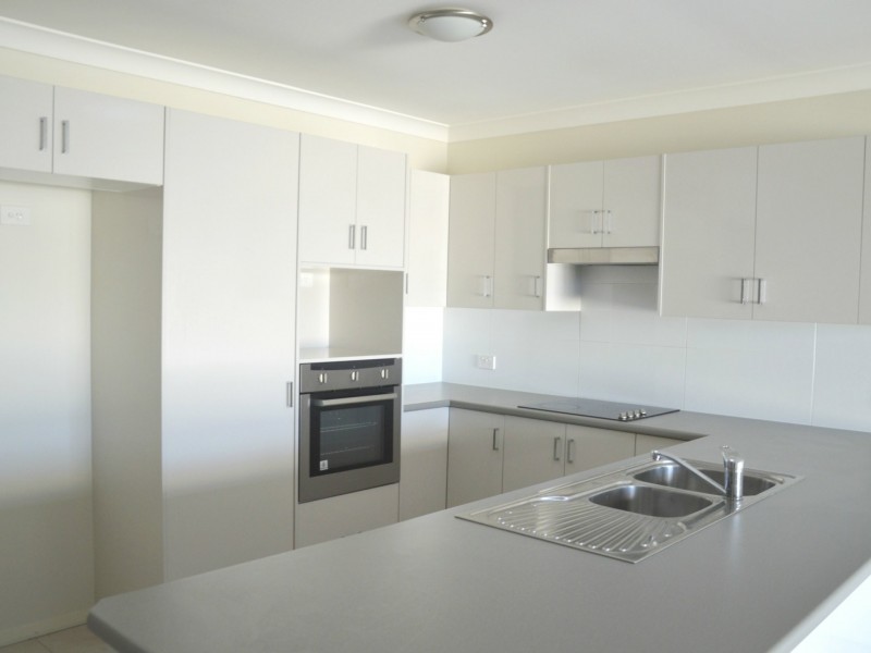 2/31 Broomfield Crescent, Singleton NSW 2330