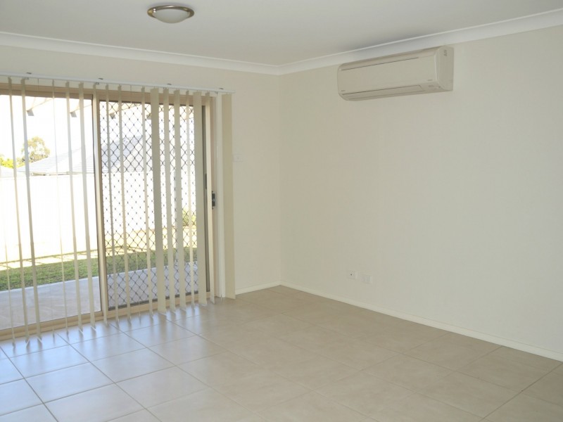 2/31 Broomfield Crescent, Singleton NSW 2330