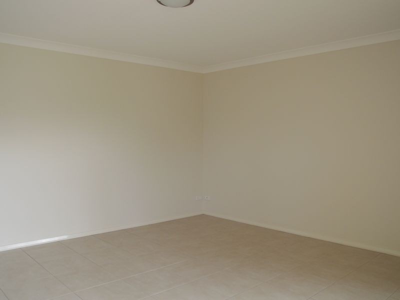 2/31 Broomfield Crescent, Singleton NSW 2330