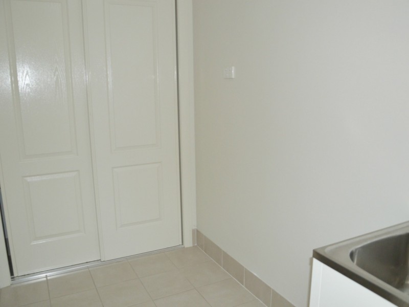 2/31 Broomfield Crescent, Singleton NSW 2330