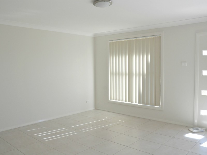 2/31 Broomfield Crescent, Singleton NSW 2330