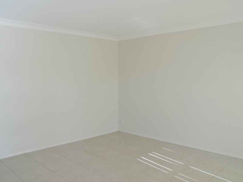 2/31 Broomfield Crescent, Singleton NSW 2330