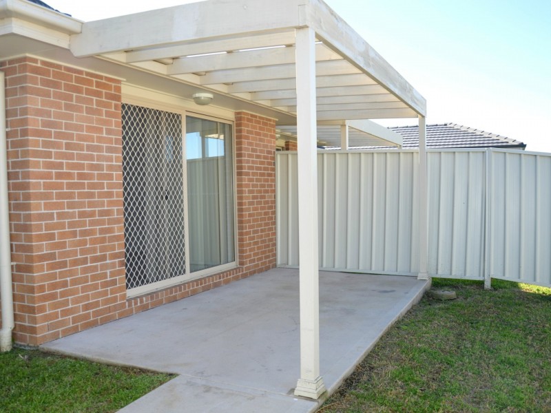 2/31 Broomfield Crescent, Singleton NSW 2330