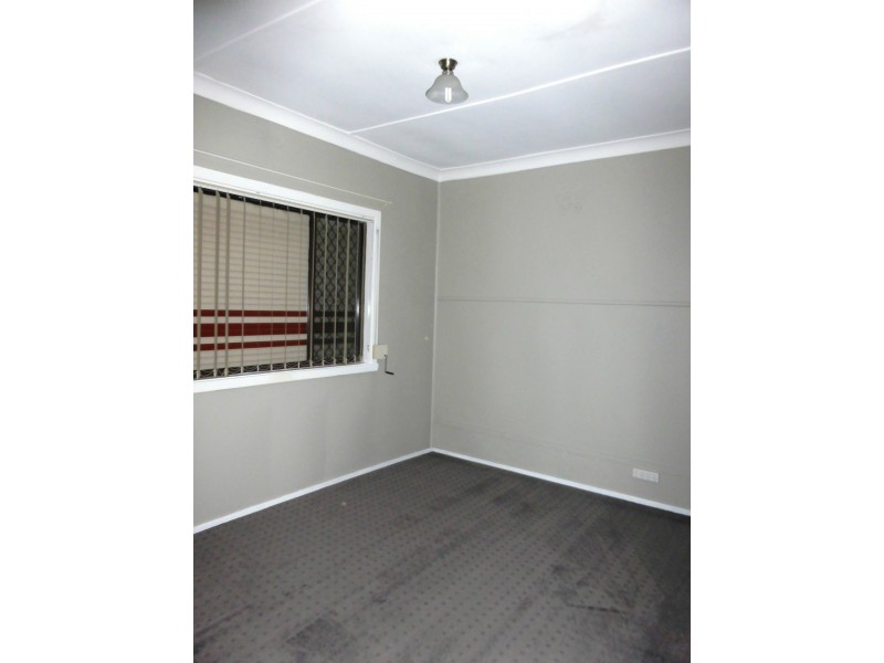 16 Little Park Street, Greta NSW 2334