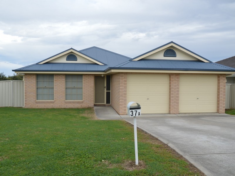 37a Sinclair Avenue, Singleton NSW 2330