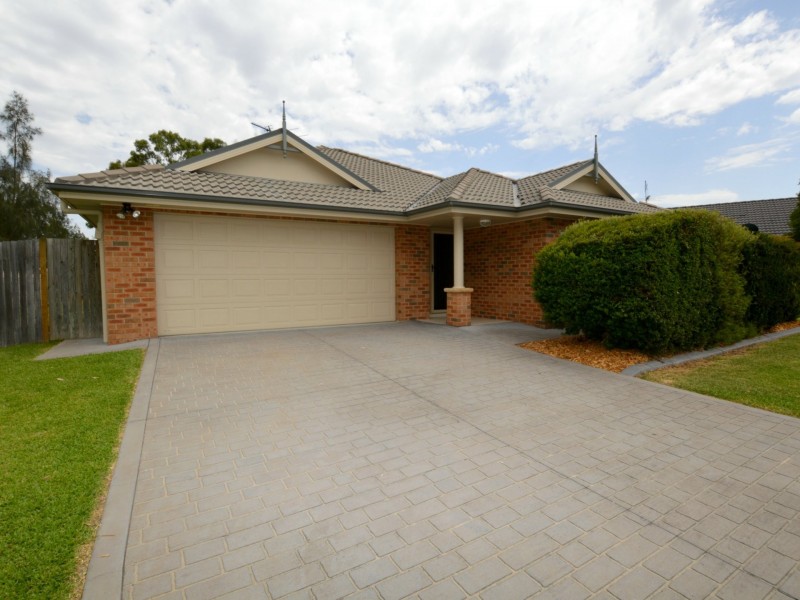 10 Allsop Place, Singleton NSW 2330