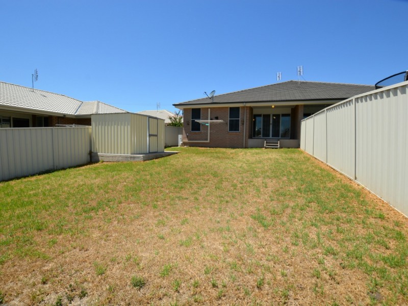 2/10 West Street, Greta NSW 2334