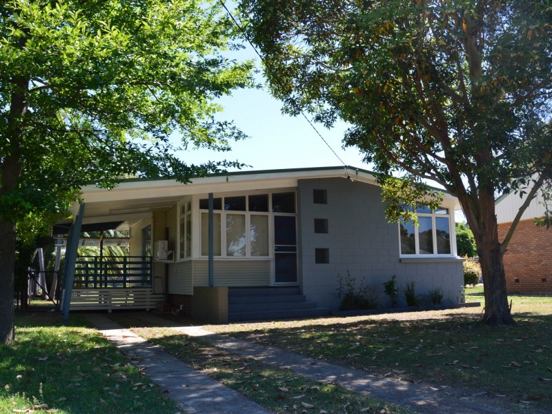 8 Dalton Avenue, Singleton NSW 2330