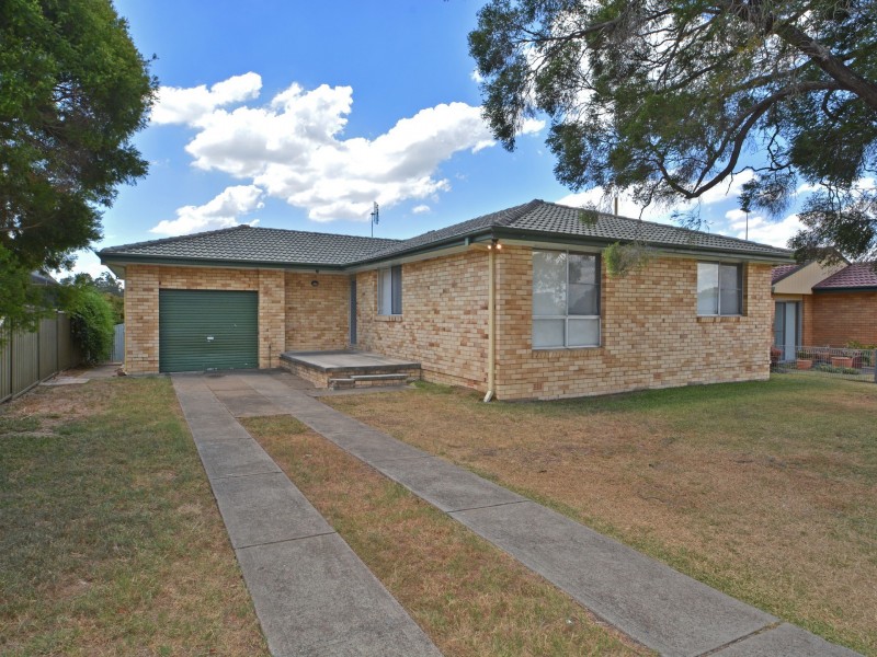 22 Lawson Avenue, Singleton NSW 2330