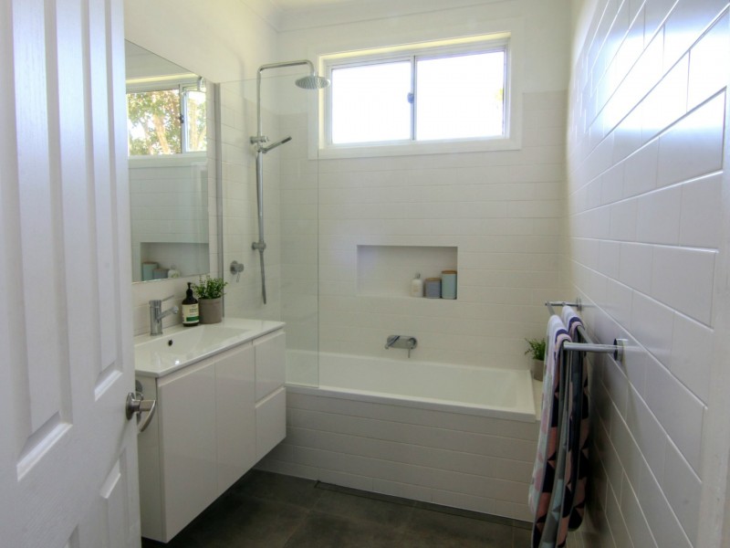 24 Collett Avenue, Singleton NSW 2330