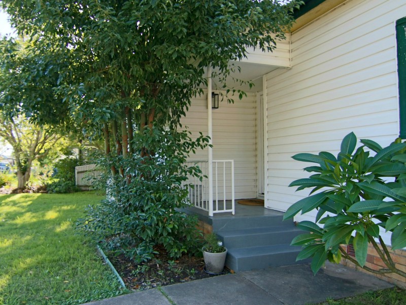 24 Collett Avenue, Singleton NSW 2330