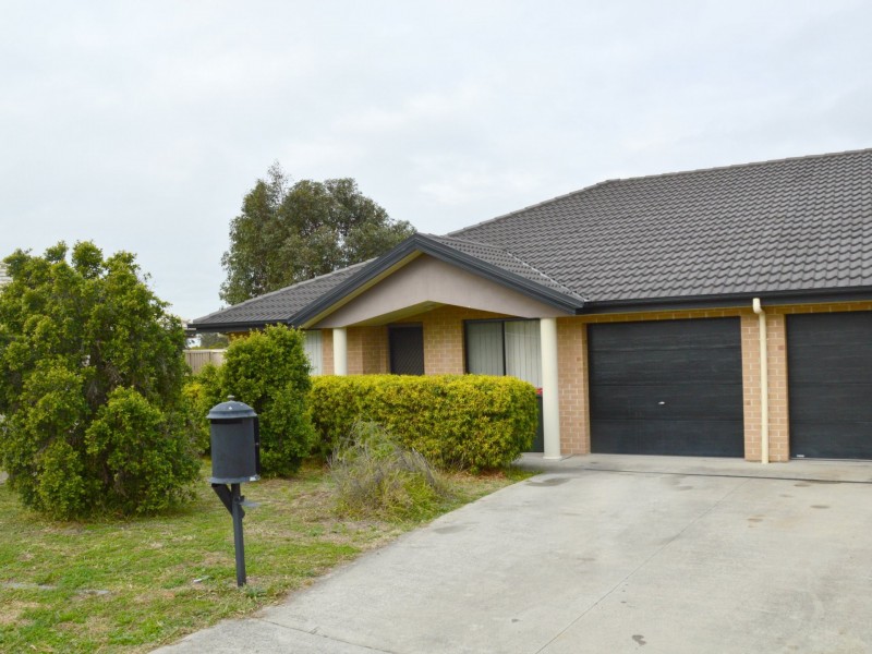 2/4 Drury Close, Singleton NSW 2330