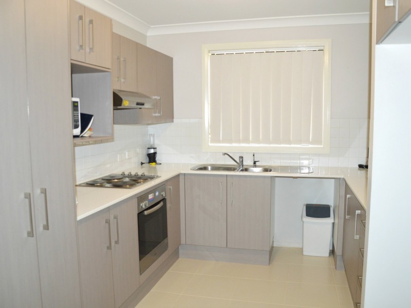 2/4 Drury Close, Singleton NSW 2330