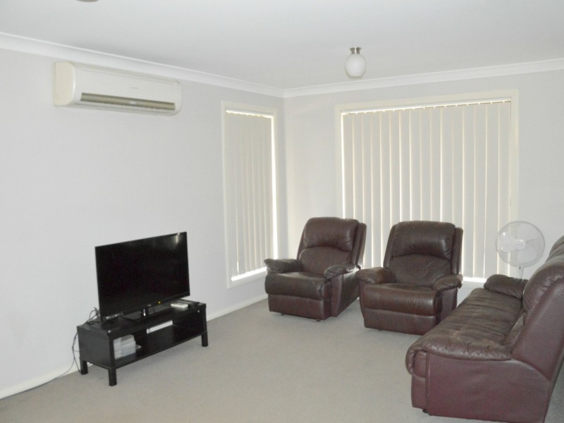 2/4 Drury Close, Singleton NSW 2330