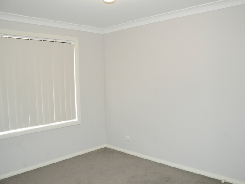 2/4 Drury Close, Singleton NSW 2330
