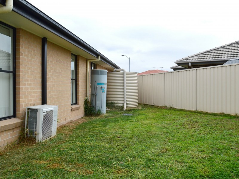 2/4 Drury Close, Singleton NSW 2330