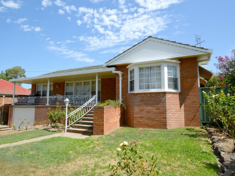 24 Edinburgh Avenue, Singleton NSW 2330