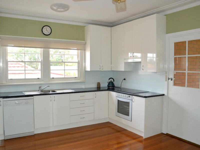 24 Edinburgh Avenue, Singleton NSW 2330