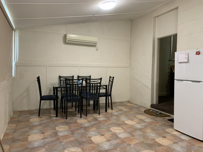 2/205 John Street, Singleton NSW 2330