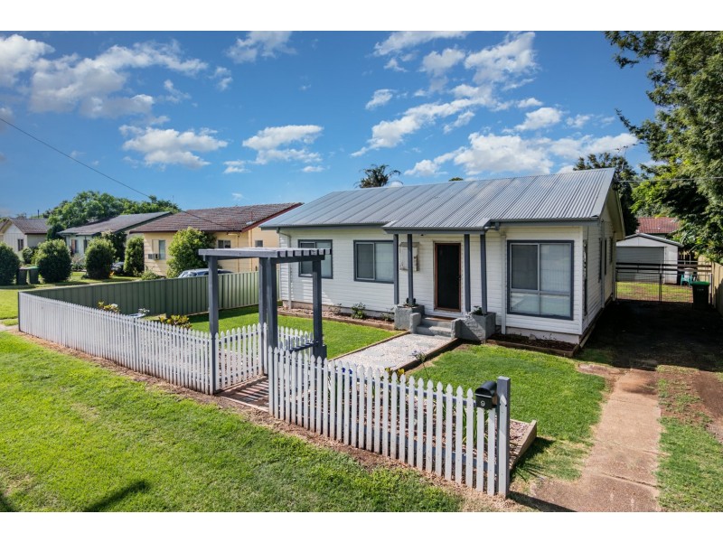 9 Barton Avenue, Singleton NSW 2330