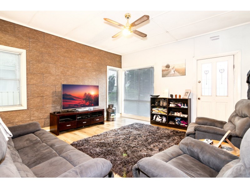 9 Barton Avenue, Singleton NSW 2330