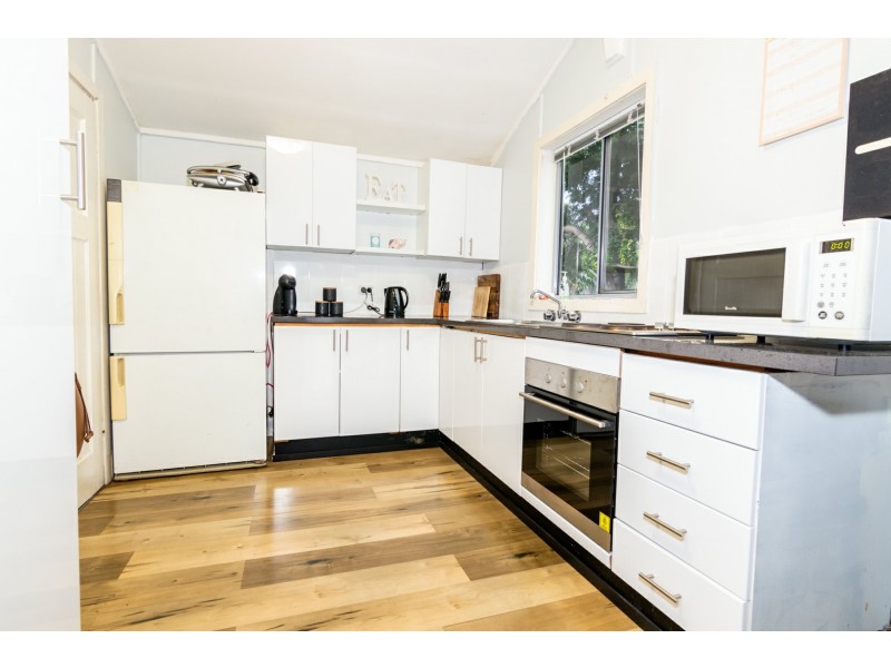 9 Barton Avenue, Singleton NSW 2330