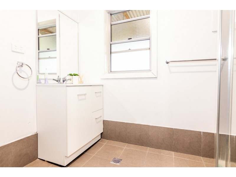 9 Barton Avenue, Singleton NSW 2330