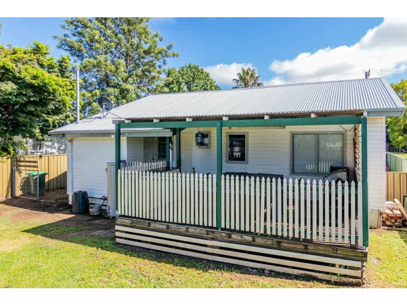 9 Barton Avenue, Singleton NSW 2330