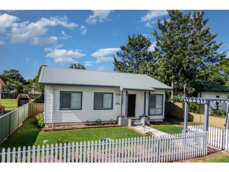 9 Barton Avenue, Singleton NSW 2330