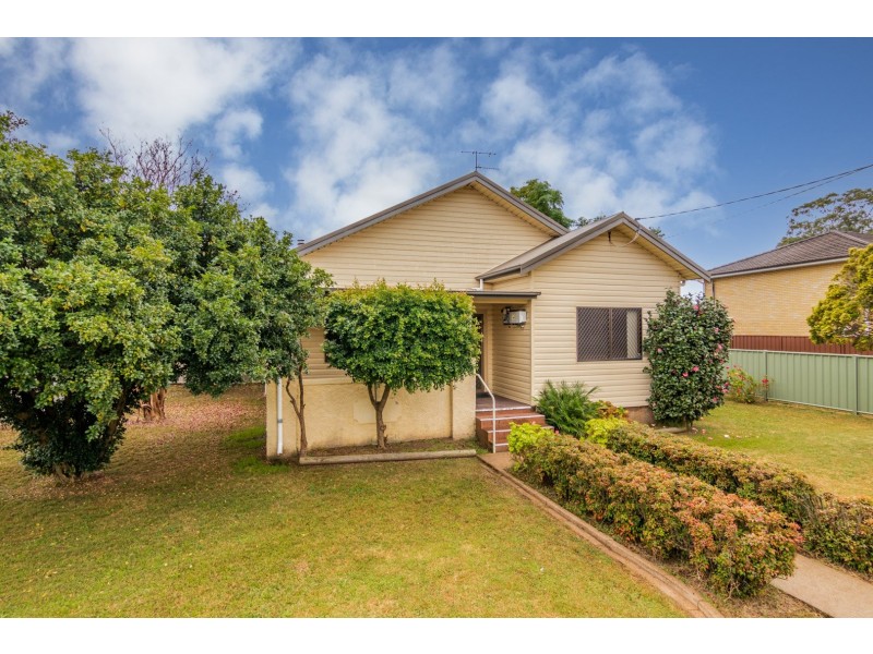 62 York Street, Singleton NSW 2330