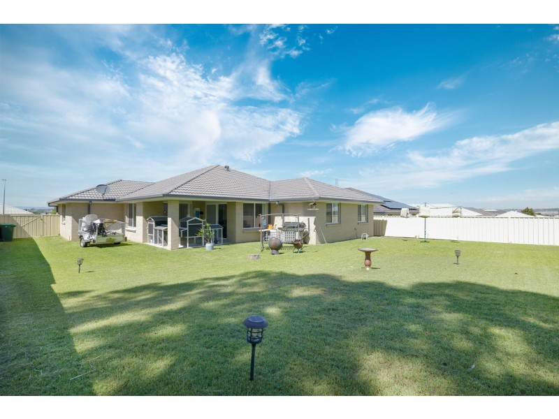 8 Brittany Avenue, Rutherford NSW 2320